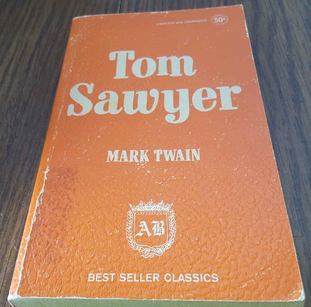 "Tom Sawyer" by Mark Twain - Best Seller Classics by Award Books Inc.